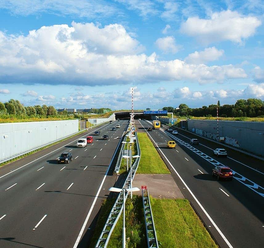 uitkijken over een Nederlands snelweg